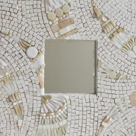 miroir mosaïque monochrome